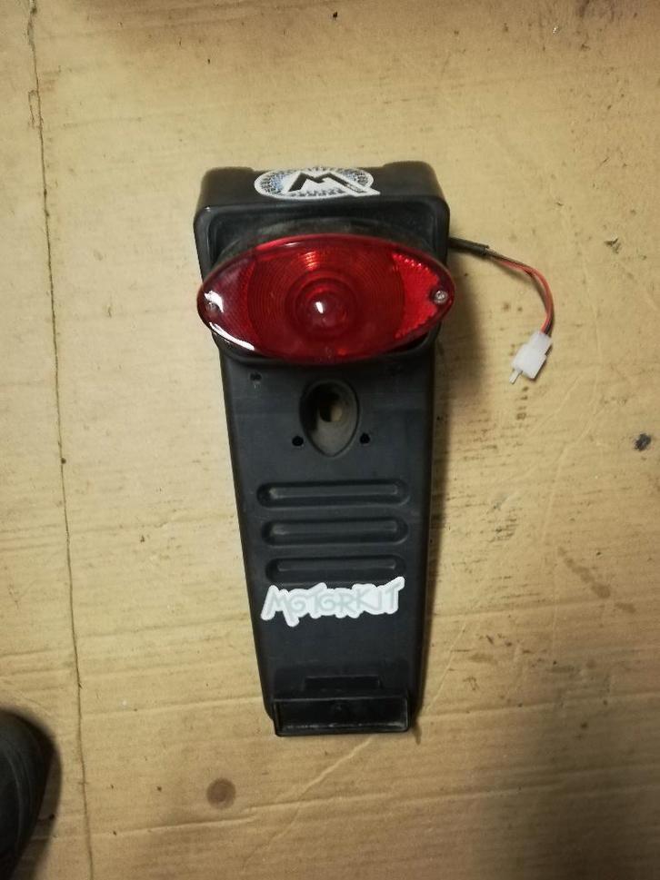 Spatbord +  achterlicht Dax, Fietsen en Brommers, Brommeronderdelen | Algemeen, Gebruikt, Ophalen