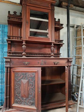Antieke kast uit oud herenhuis . beschikbaar voor biedingen