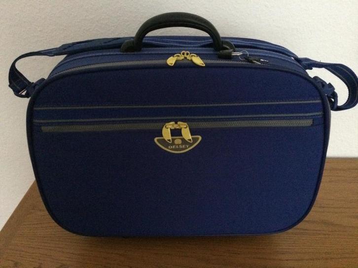 Lichtgewicht valies Delsey (NIEUW), Handtassen en Accessoires, Tassen | Reistassen en Weekendtassen, Nieuw, Blauw, 40 tot 60 cm
