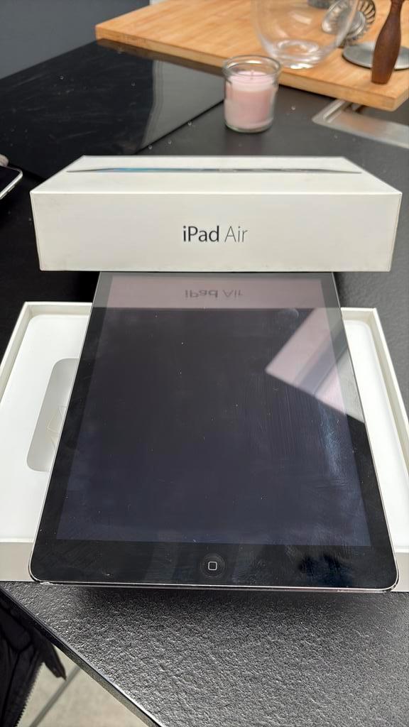 Apple iPad Air, Computers en Software, Apple iPads, Overige modellen, Wi-Fi, 10 inch, 16 GB, Grijs, Ophalen