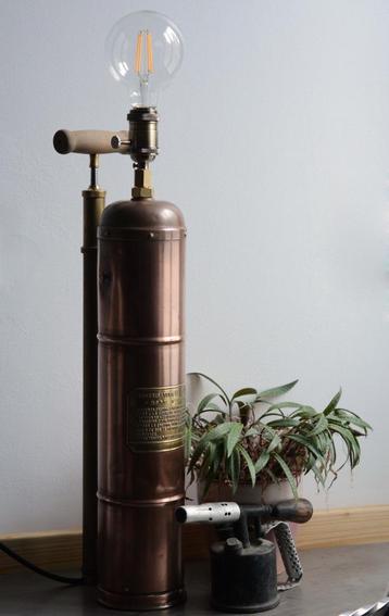 Lampe industrielle "Cornelia" disponible aux enchères