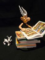 Asterix en idefix met een stapel asterix albums - 2de edit., Ophalen of Verzenden, Asterix en Obelix, Nieuw, Beeldje of Figuurtje