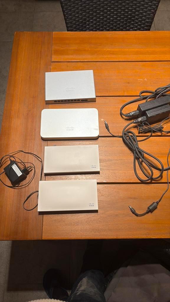 Klein meraki netwerk.Router MX64,switch MS120-8LP, 2 AP MR33, Computers en Software, Accesspoints, Gebruikt, Ophalen of Verzenden