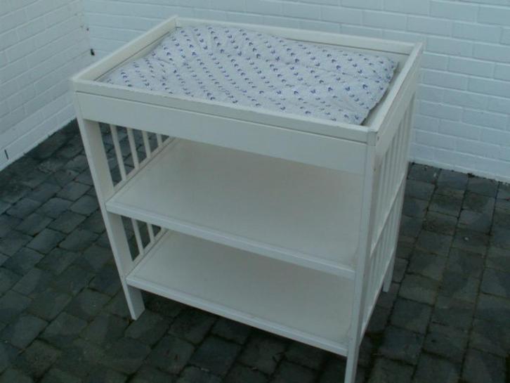 Table à langer Ikea et matériel bébé, Enfants & Bébés, Bains & Soins, Utilisé, Coussin à langer, Autres marques, Standard, Enlèvement