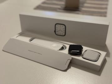 Apple Watch Series 7 4G – 45mm – Acier inoxydable – Milanais beschikbaar voor biedingen