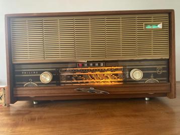 Radio de table vintage Philips en bois B3W22A/99 radio à l'a disponible aux enchères