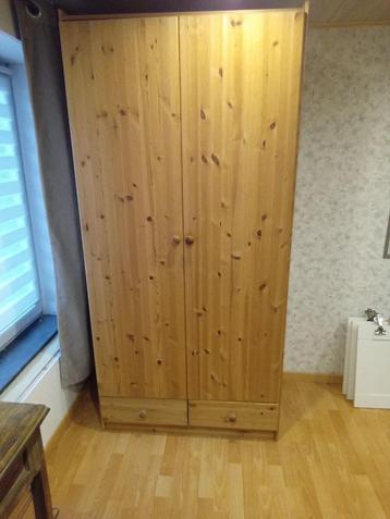 Garde robe/ penderie en pin massif  beschikbaar voor biedingen