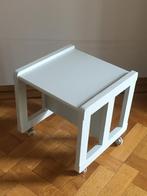 Petite table d'appoint en bois sur roulettes en gris clair, Maison & Meubles, Moins de 45 cm, Rectangulaire, Bois, Enlèvement