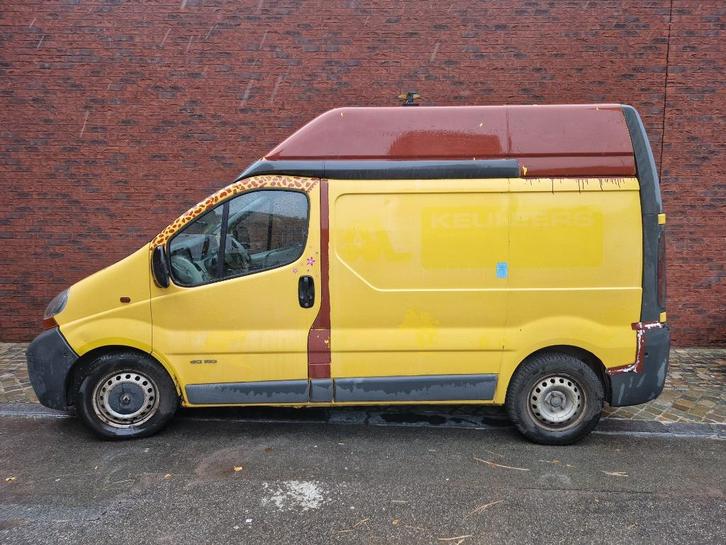 Renault trafic réhaussé 2004 211000km sans CT, Auto's, Renault, Particulier, Trafic, Schuifdeur, Diesel, Overige carrosserie, 4 deurs