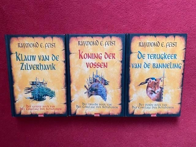 RAYMOND FEIST HET CONCLAAF DER SCHADUWEN DE COMPLET TRILOGIE, Boeken, Fantasy, Ophalen of Verzenden
