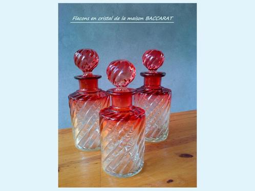 BACCARAT PARFUMFLES / TOILETSET - KRISTAL, Antiek en Kunst, Antiek | Glaswerk en Kristal, Ophalen