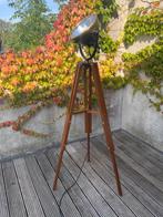 Nieuwe tripot vloerlamp met vintage theaterspot, Huis en Inrichting, Ophalen, Zo goed als nieuw, Hout, 150 tot 200 cm