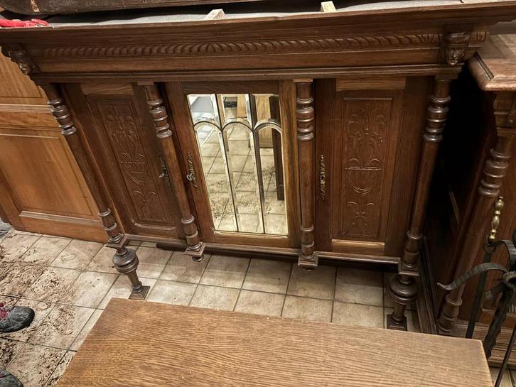 Massief dressoir met ketting, Antiek en Kunst, Antiek | Meubels | Kasten, Ophalen