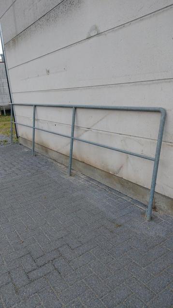 TRAPLEUNING , BORSTWERING. beschikbaar voor biedingen