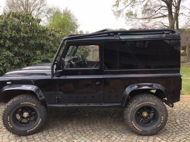 defender v8 lichte vracht (tuned), Auto's, Land Rover, Particulier, 4x4, Bluetooth, Metaalkleur, Navigatiesysteem, Radio, Zetelverwarming