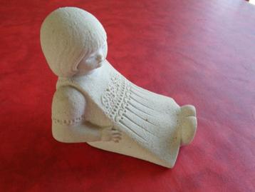 Statuette genre pierre. Motif: "Enfant  beschikbaar voor biedingen