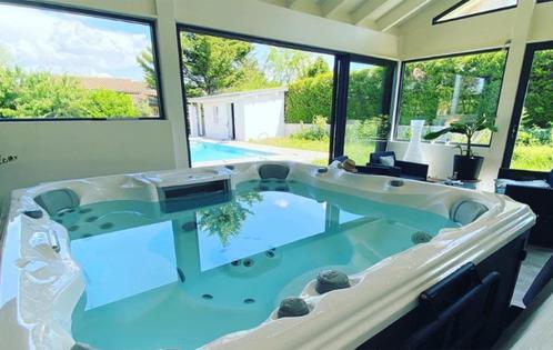Installer un spa dans une pièce intérieure, Tuin en Terras, Zwembad-toebehoren, Nieuw, Overige typen, Ophalen of Verzenden