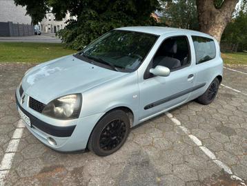 Mooie Renault Clio benzine met 82000 km en garantie.Gekeurd beschikbaar voor biedingen