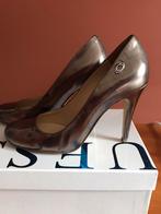 Guess Stiletto’s goudkleurig, Kleding | Dames, Pumps, Guess, Ophalen of Verzenden, Zo goed als nieuw