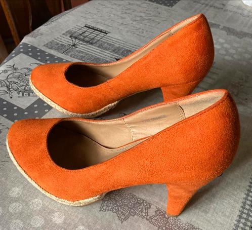 Chaussures Daim avec cordon tout autour de Kayla., Vêtements | Femmes, Chaussures, Comme neuf, Chaussures à haut talons, Orange