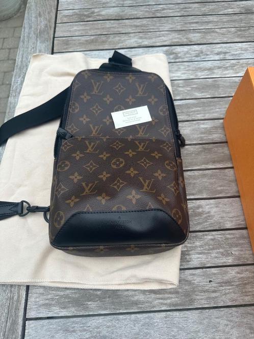 Louis vuitton slingbag avenue macassar, Bijoux, Sacs & Beauté, Sacs | Sacs à bandoulière, Neuf, Autres marques, Brun, Cuir, Enlèvement