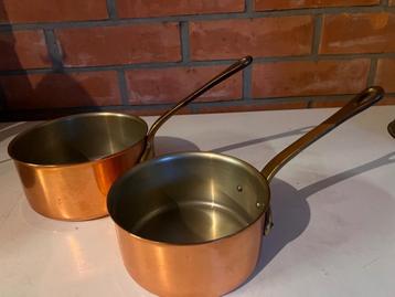 2 koperen steelpannetjes beschikbaar voor biedingen