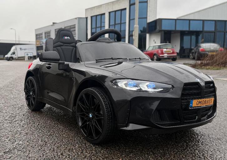 BMW M4 12v zwart Afstands. - Bleutooth - Led - Leder - Rubb!, Kinderen en Baby's, Speelgoed | Buiten | Voertuigen en Loopfietsen