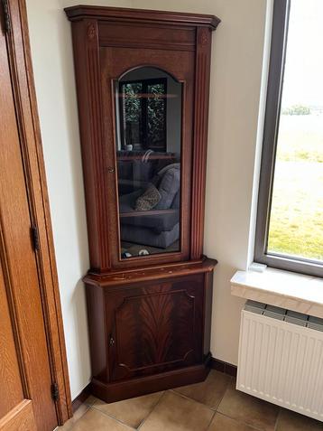 Hoekkast 2 stuks beschikbaar voor biedingen