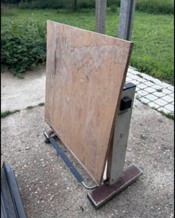 Leonard tekentafel beschikbaar voor biedingen