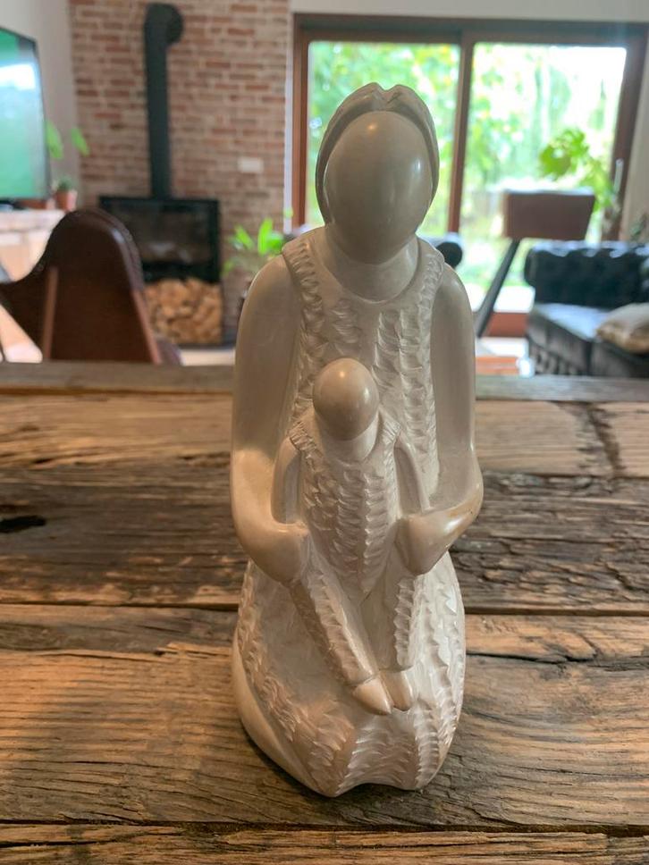 Prachtig handgesneden beeld soapstone - Moeder met kind, Antiek en Kunst, Kunst | Beelden en Houtsnijwerken, Ophalen of Verzenden