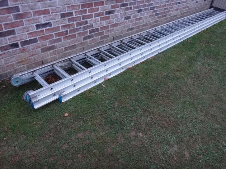 Echelles perfecty, Bricolage & Construction, Échelles & Escaliers, Utilisé, Échelle, 4 mètres ou plus, Pliable ou rétractable/escamotable