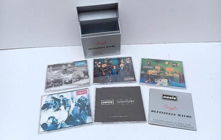 OASIS singles definitely maybe 1996 box 5 cd's, Cd's en Dvd's, Cd's | Rock, Zo goed als nieuw, Poprock, Ophalen of Verzenden