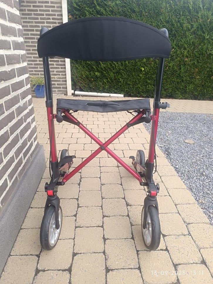 Rollator met opvouwbaar zitje. €70, Diversen, Rollators, Zo goed als nieuw, Lichtgewicht, Opvouwbaar, Ophalen
