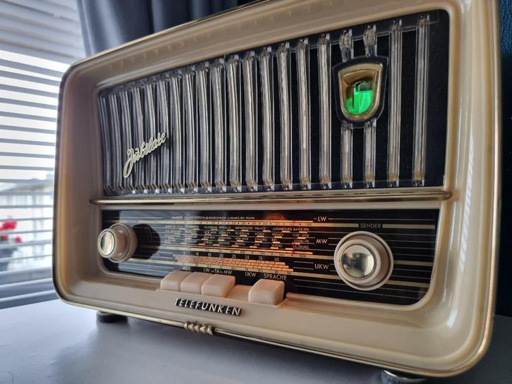 pracht Telefunken Jubilate 9  Optie Bluetooth, Antiek en Kunst, Antiek | Tv's en Audio, Ophalen of Verzenden