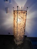 Hoge staanlamp artisanaal, Maison & Meubles, Lampes | Lampadaires, Enlèvement, 100 à 150 cm, Utilisé, Tissus