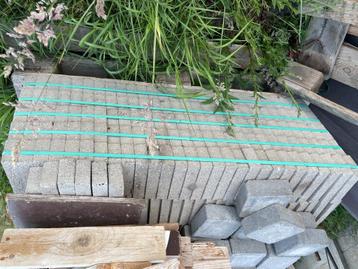 betontegels beschikbaar voor biedingen