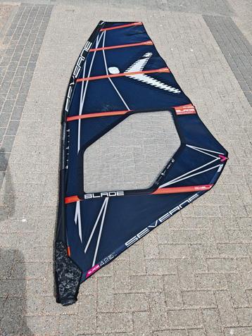 Windsurf Stormzeilen beschikbaar voor biedingen