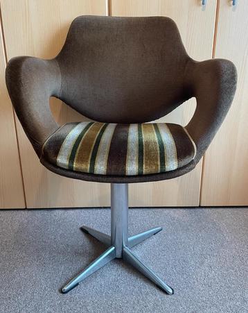 Vintage draaistoelen (1975) beschikbaar voor biedingen