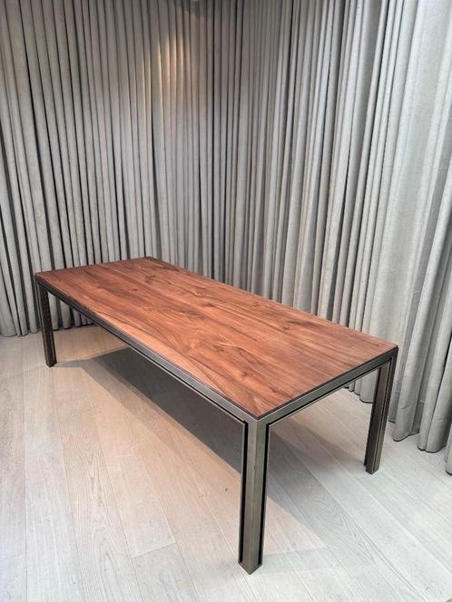 Design eettafel walnoot, Huis en Inrichting, Tafels | Eettafels, Zo goed als nieuw, 100 tot 150 cm, 200 cm of meer, Vijf personen of meer