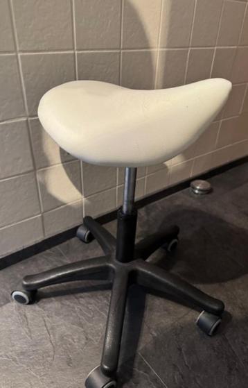 Ergonomische zadelkruk beschikbaar voor biedingen