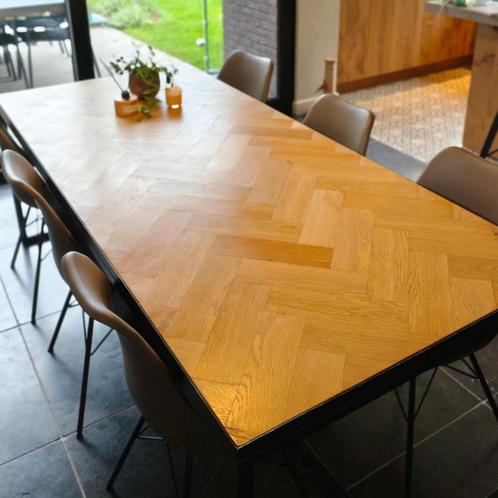 Moderne keukentafel met visgraat parketblad, Huis en Inrichting, Tafels | Eettafels, Ophalen