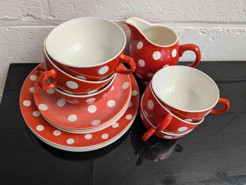 Rood wit bolletjes servies  beschikbaar voor biedingen