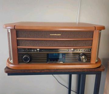 Retro platenspeler  beschikbaar voor biedingen