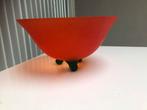 Schaal in gekleurd glas rood, Huis en Inrichting, Woonaccessoires | Schalen en Manden, Ophalen, Schaal, Rond, Glas