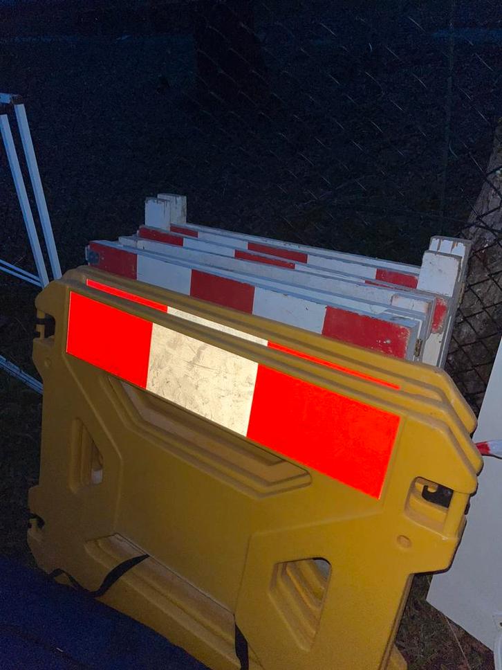 Verkeersafzetting /kunststof bouwhek geel rood  reflecterend, Bricolage & Construction, Boîtes à outils, Comme neuf, Enlèvement