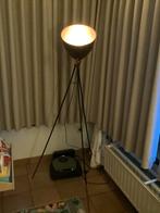 Staanlamp op 3 poten, Huis en Inrichting, Lampen | Vloerlampen, Ophalen, Zo goed als nieuw