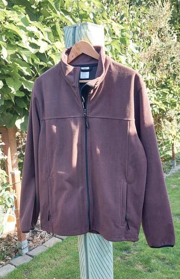 Donkerbruine fleece beschikbaar voor biedingen