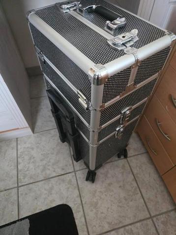 Nagel acryl en gel koffer/ make up koffer beschikbaar voor biedingen