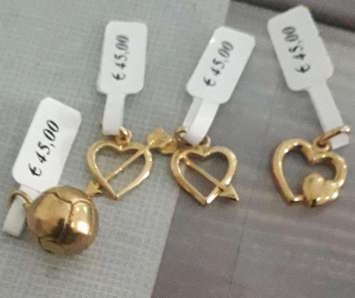 Pendentifs plaqué or neuf (prix légèrement négociable), Handtassen en Accessoires, Kettinghangers, Nieuw, Goud, Goud, Ophalen