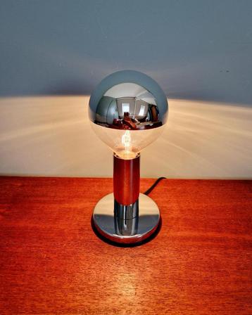 Space Age tafellamp in verchroomd metaal, jaren 70 beschikbaar voor biedingen